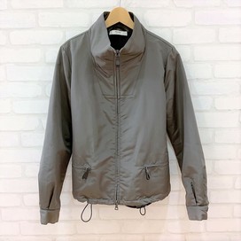 プラダのカーキ　中綿　ナイロンジャケットの買取実績です。