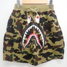 アベイシングエイプ（A BATHING APE）のシャークプリント スウェットハーフパンツをお買取しました。状態は通常使用感のあるお品物です。