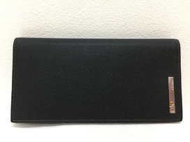 エコスタイル浜松鴨江店にて、カルティエの黒、サントス ドゥ長財布を買取しました。