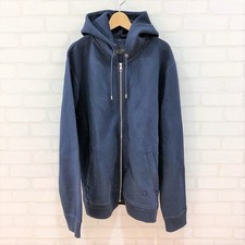 銀座本店にてルイヴィトンの17年製　スウェットパーカー　メンズ服を買取致しました。状態は新品同様の状態です。