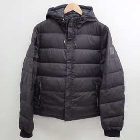 ルイヴィトンのRW122D H2BS48PHU ダミエグラフィット リバーシブル中綿入りフーディジャケットの買取実績です。