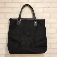 新宿南口店でルイヴィトン（Louis Vuitton）のダミエジェアン クガールをお買取しました。状態はポケットの内側に1か所シミがあります。