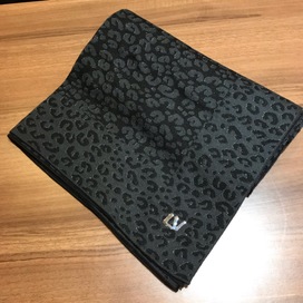 ルイヴィトンのLV金具 レオパードストールの買取実績です。