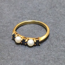 ティファニーの750YG サファイア×パール デザイン リングをブランド指輪買取の銀座本店で買取致しました。状態は通常使用感があるお品物です。