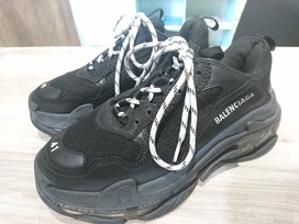 バレンシアガの19年SS 541624 トリプルS ダッドスニーカーの買取実績です。