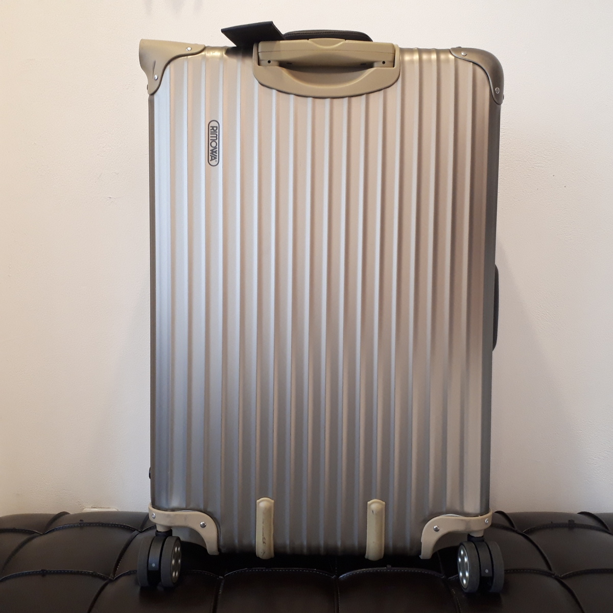 リモワのトパーズ チタニウム 82L 4輪スーツケースの買取実績です。
