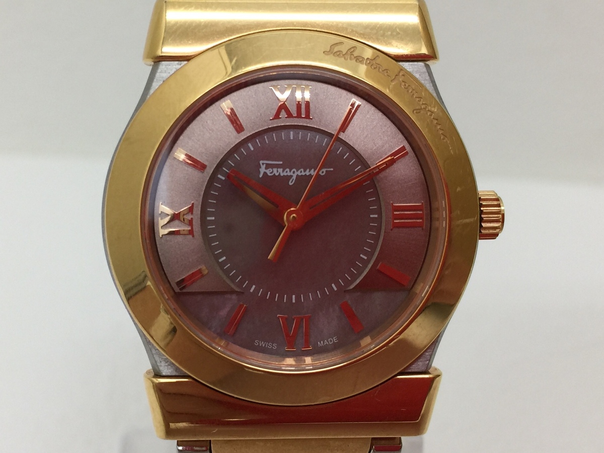 フェラガモのVEGA 　腕時計　電池式 　赤文字盤の買取実績です。