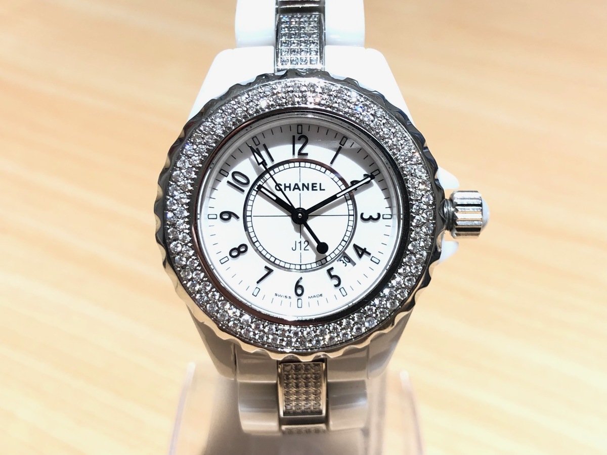 シャネルの白文字盤 J12 H0967 クオーツ腕時計の買取実績です。