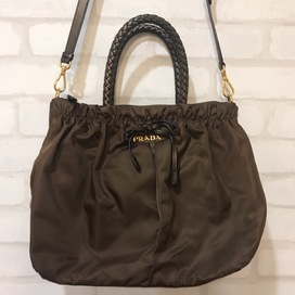 プラダのBN1778 カーキ リボンデザイン ナイロン 2WAYバッグの買取実績です。