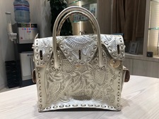 エコスタイル渋谷店では、カービングトライブスのハンドバッグを買取ました。状態は特に目立つ傷汚れはございません。
