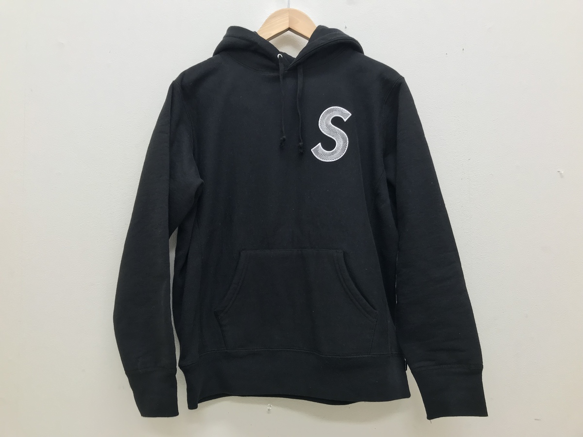 シュプリームの黒　18AW　Slogo hooded sweatshirt　Sロゴ刺繍 パーカーの買取実績です。