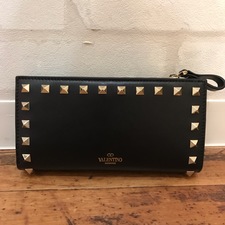 新宿南口店でヴァレンティノ（VALENTINO）のロックスタッズ 長財布をお買取しました。状態は未使用品でございます。