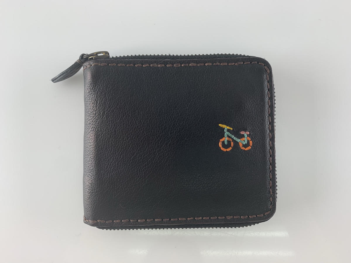 エコスタイル宅配買取センターで、アンリークイールの自転車刺繍ラウンドファスナーの2つ折り財布を買取ました。 買取価格・実績 2019年5月16