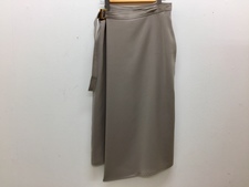 浜松鴨江店にて、ドゥーズィエムクラスのベージュ、ラップタイトスカートを買取しました。状態は通常使用感のあるお品物です。