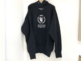 バレンシアガの18年 541709 world food progamme プルオーバーパーカーの買取実績です。