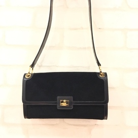 フェラガモのコーディロイ×レザー チェーン ショルダーバッグの買取実績です。