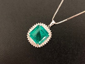 エメラルドのPT900　10.5ct　エメラルドネックレス　現品のみの買取実績です。