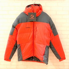 マムートのAmbler Hooded Jacketを買取致しました。銀座本店です。状態は未使用のお品物です。