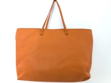 エコスタイル宅配買取店でフェンディのセレリアの明るいオレンジ色をしたレザートートバッグを買取りました。状態は通常使用感のあるお品物です。