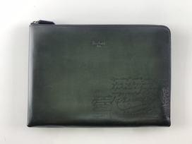 ベルルッティのグリーン　クリグラフィ　クラッチバッグの買取実績です。