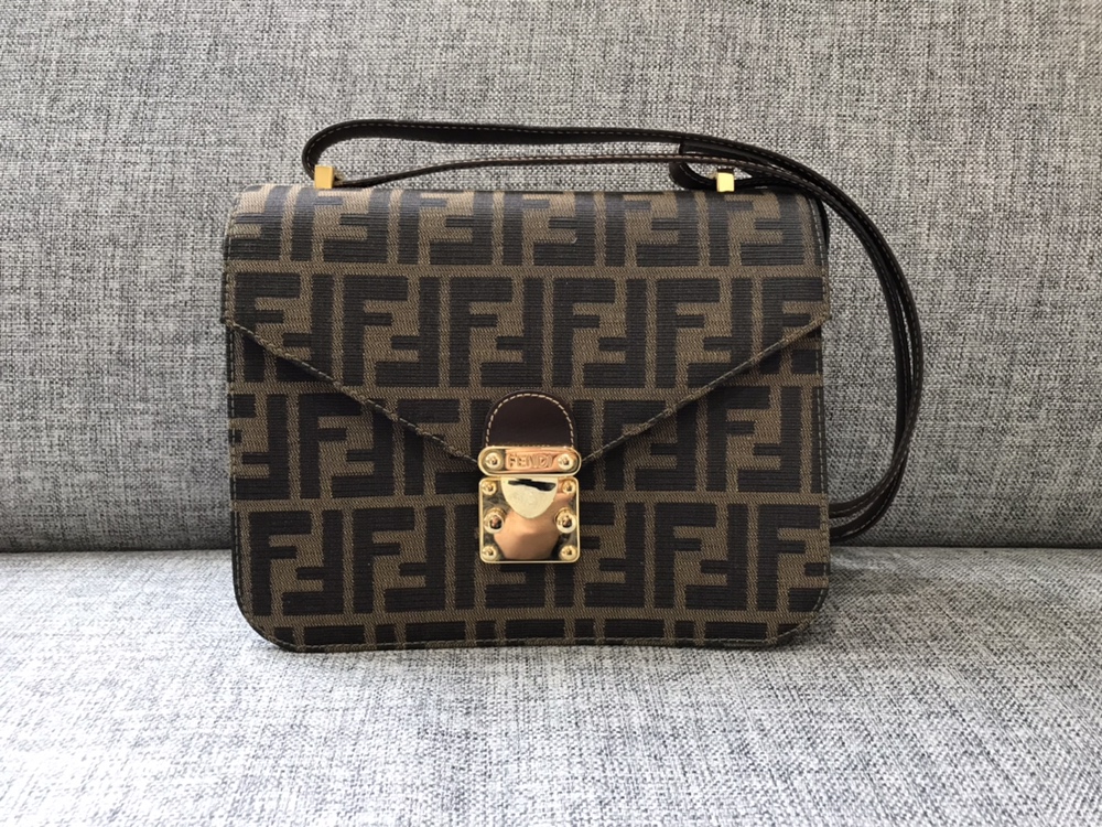 FENDIズッカ柄 ワンショルダー バッグ ビンテージ / 肩掛け / FF金具 FENDI フェンディ ワンショルダーバッグ ズッカ柄 FF金具
