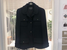 シャネルの黒　95年製　ウールスーツの買取実績です。