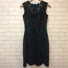 新宿南口店でタダシショージ（TADASHI SHOJI）のローズウインドウ レース刺繍 ワンピースをお買取しました。状態は通常使用感のあるお品物です。