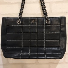 新宿南口店でシャネル（CHANEL）のチョコバー チェーン ハンドバッグをお買取しました。状態は角擦れや内側に汚れが見受けられます。