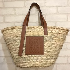 新宿南口店でロエベ（LOEWE）のとても綺麗なバスケットバッグをお買取しました。状態は綺麗な状態のお品物です。