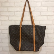 新宿南口店でルイヴィトン（Louis Vuitton）のモノグラム サックショッピングをお買取しました。状態は持ち手や表面に擦れが見受けられます。