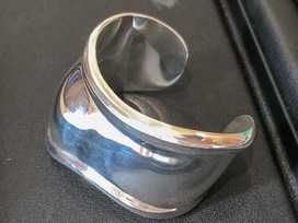 ティファニーのボーンカフ 右手用 ナローバングルの買取実績です。