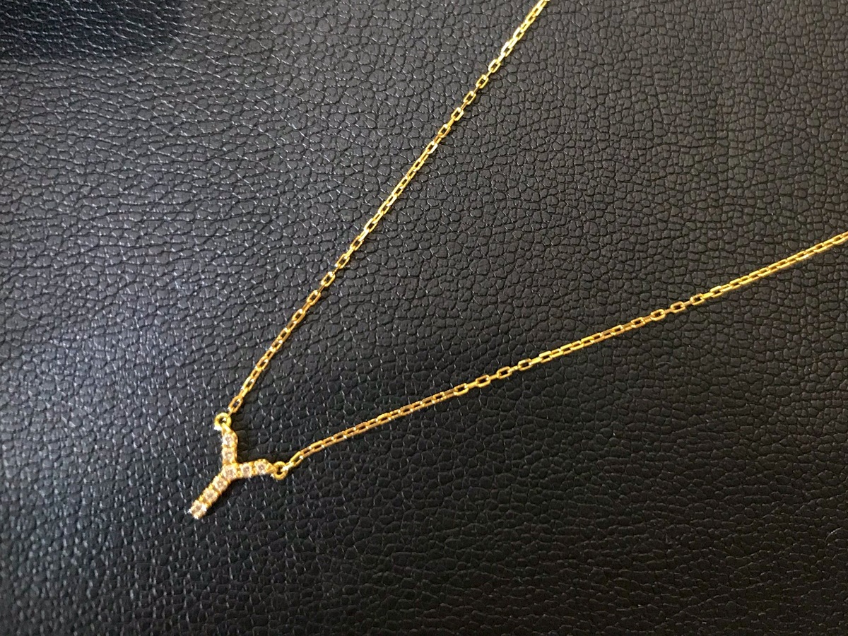 エコスタイル新宿三丁目店でアーカーの一番人気であるゴールドのYモチーフイニシャルネックレスを買取りました。 買取価格・実績 2019年7月3日