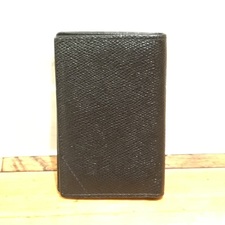 カミーユフォルネのブラック カーフレザー 二つ折りパスケースをブランド買取の銀座本店で買取致しました。状態は未使用品です。