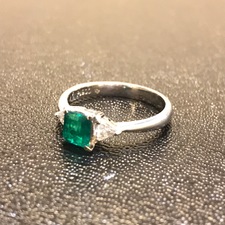 エメラルド Pt900 0.49ct D0.15 エメラルドリング 買取実績です。