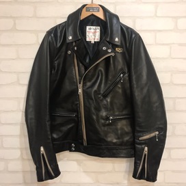ルイスレザーの441T  サイクロン 黒裏地 ライダースジャケットの買取実績です。
