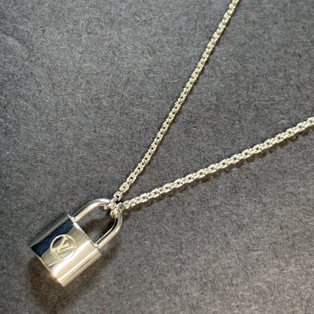 エコスタイル銀座本店で、ルイヴィトンのパンダンティフのロックイットネックレスを買取ました。 買取価格・実績 2019年8月30日公開情報