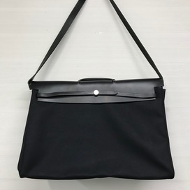 エルメスの□D刻印　黒　レザー×トワルアッシュ　エールバッグGMの買取実績です。