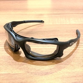 オークリーのOO9142-01 黒 ウインドジャケット サングラスの買取実績です。