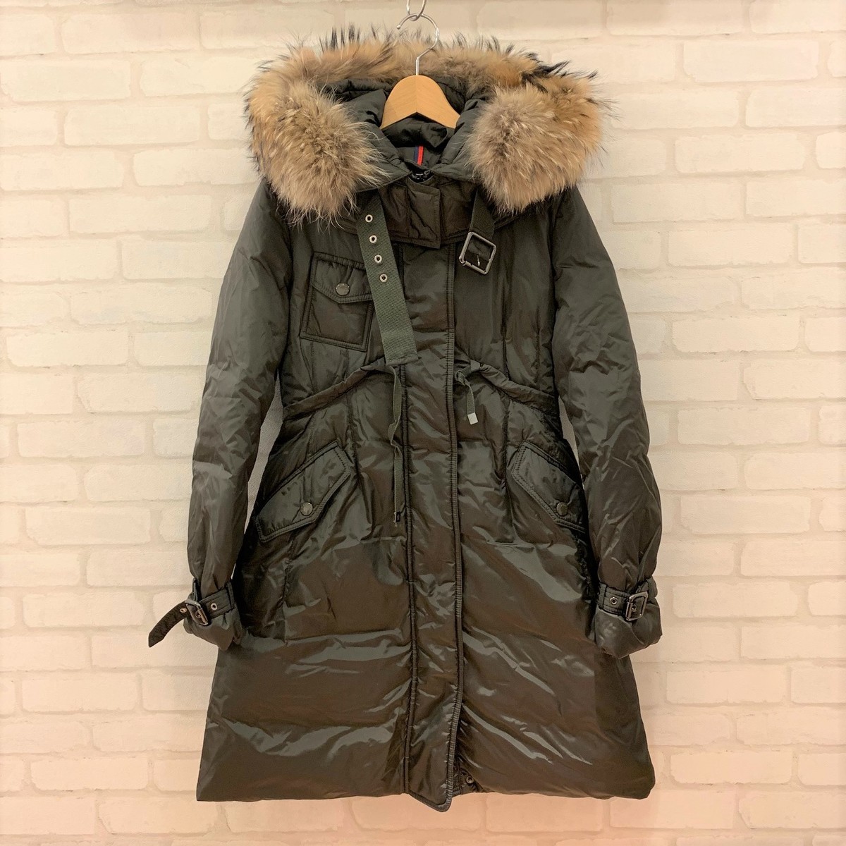 moncler-q9n5.jpg