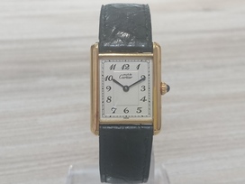 カルティエのマストタンク 925 アラビア文字盤 クォーツ時計を買取しました。エコスタイル新宿三丁目店です。