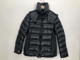 タトラスの国内正規 18AW LTA19A4690 DRENA ネイビー　フード付ショートダウンジャケットの買取実績です。