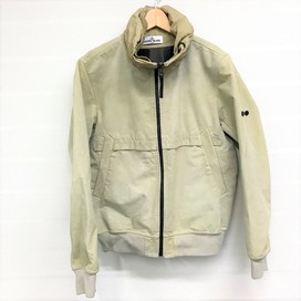 ストーンアイランドの正規 ベージュ 581500263 スエード ブルゾンの買取実績です。