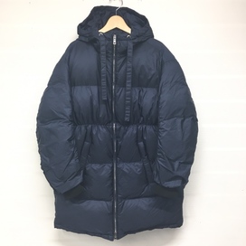 プラダのナイロン ダウンコートの買取実績です。