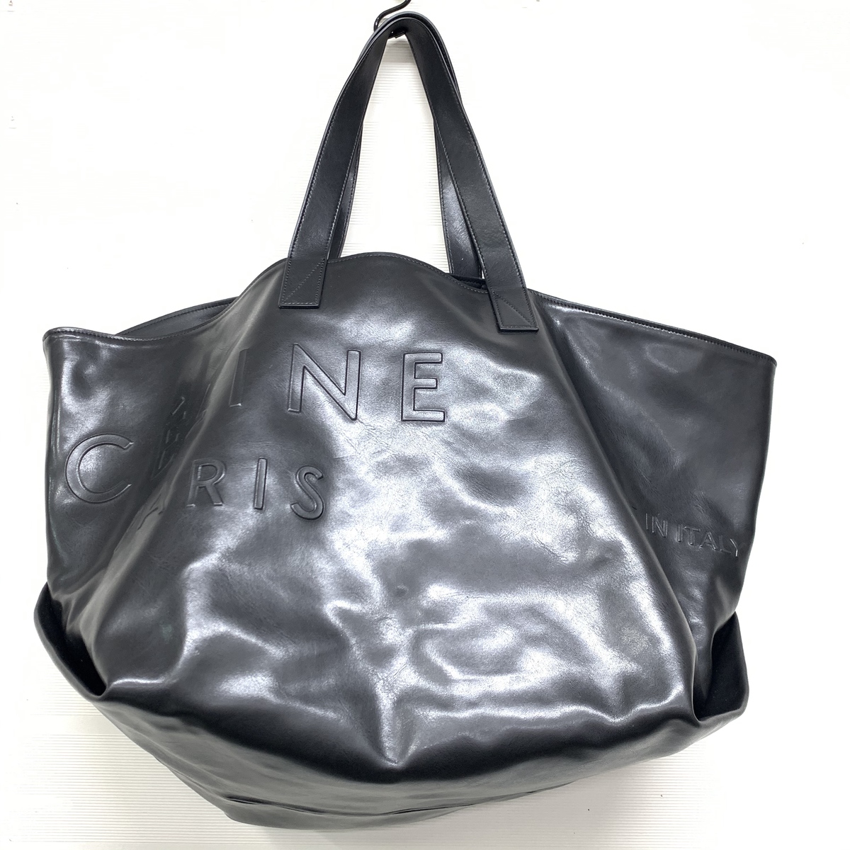 エコスタイル銀座本店で、セリーヌの黒のレザー素材のミディアムのカバのトートバッグを買取ました。 買取価格・実績 2019年10月26日公開情報