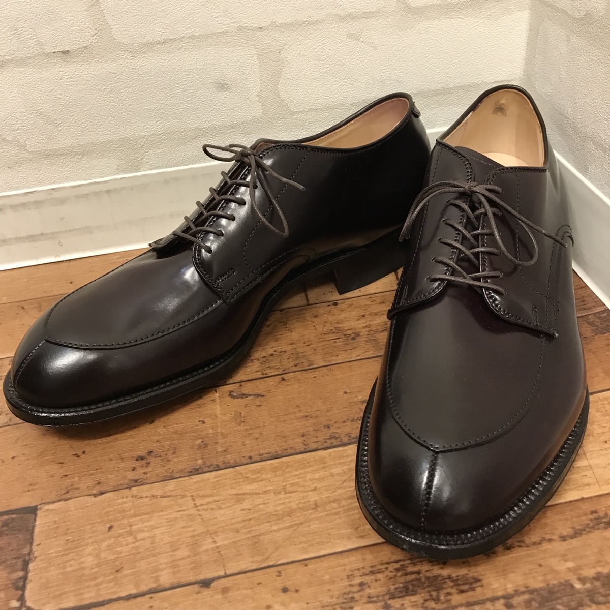 オールデンの靴のバーガンディ 54321 モディファイドラスト コードバンvチップシューズの買取実績です 2019年11月18日公開の情報です エコスタイル