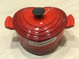 ルクルーゼのチェリーレッド ココットダムール ハート型ホーロー鍋の買取実績です。