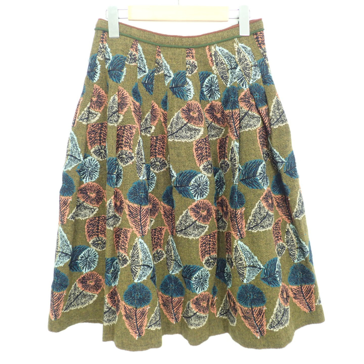 ミナペルホネンのra5839　カーキ　hana no mi　ウール　刺繍スカートの買取実績です。
