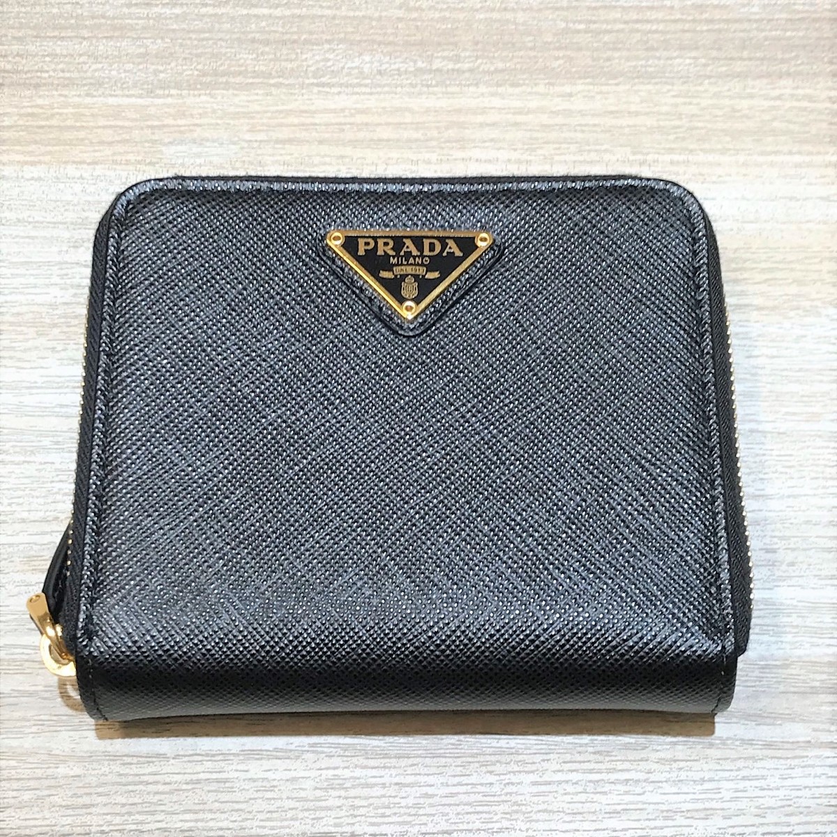 限られたエンドユーザーの-極•上美品 PRADA プラダ 2つ折•り 長財布