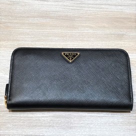 プラダの1ML506 黒 サフィアーノ 長財布の買取実績です。