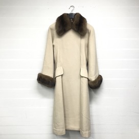 エルメスのアイボリー　カシミヤ70　セーブルファー付き　ロングコートの買取実績です。